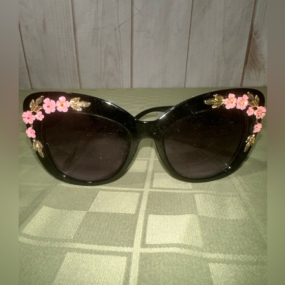 Sunglasses - Picture 1 of 7